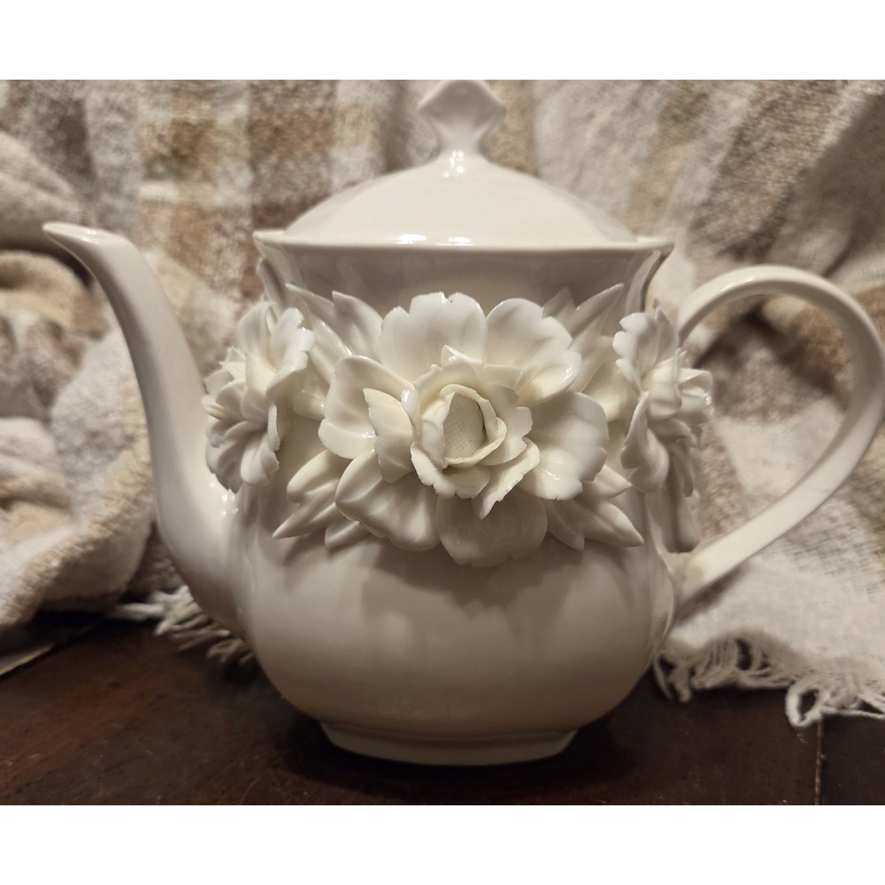 Vintage I. Godinger & Co.‎ Cream White Porcelain Teapot with Raised White Roses